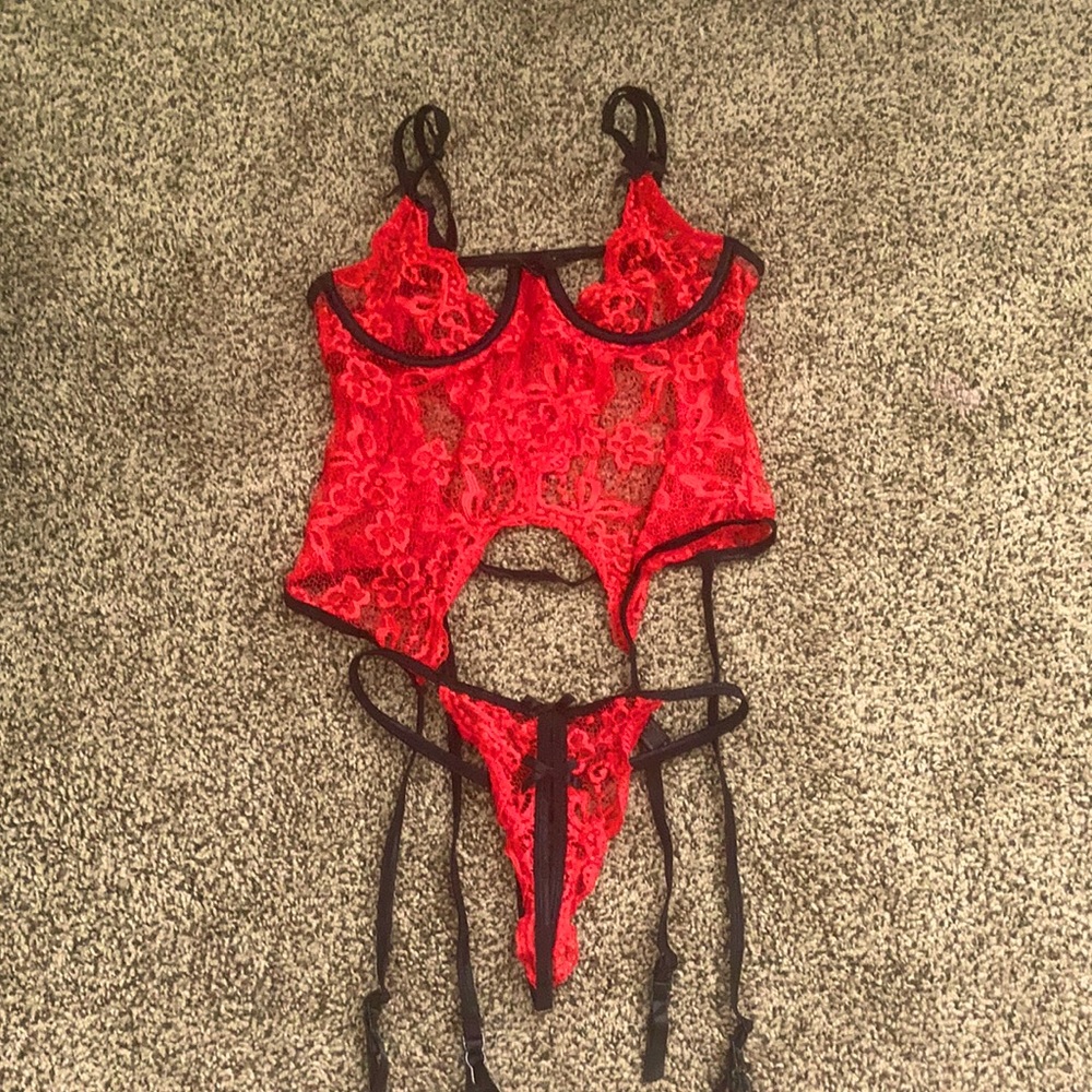 Red&black Dreamgirl lingerie.